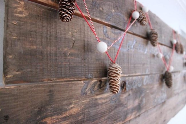 Frosted Pinecones Winter Garland