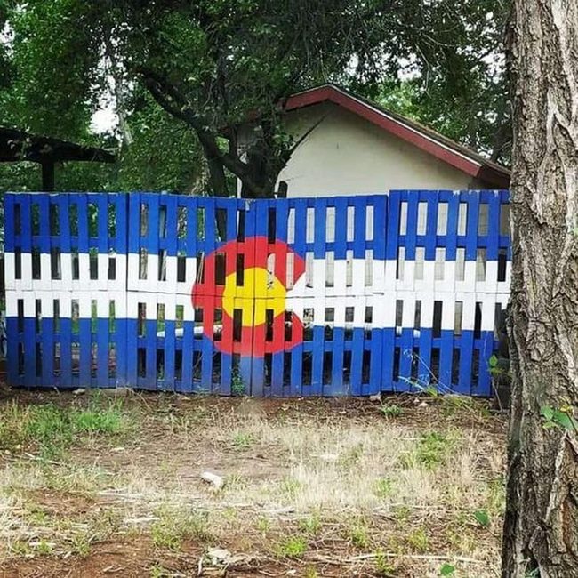 Colorado Blue Striped Sunburst Fence