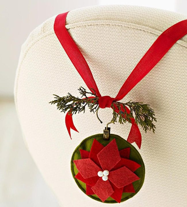 Crimson Ribbons Green Ornaments Chair