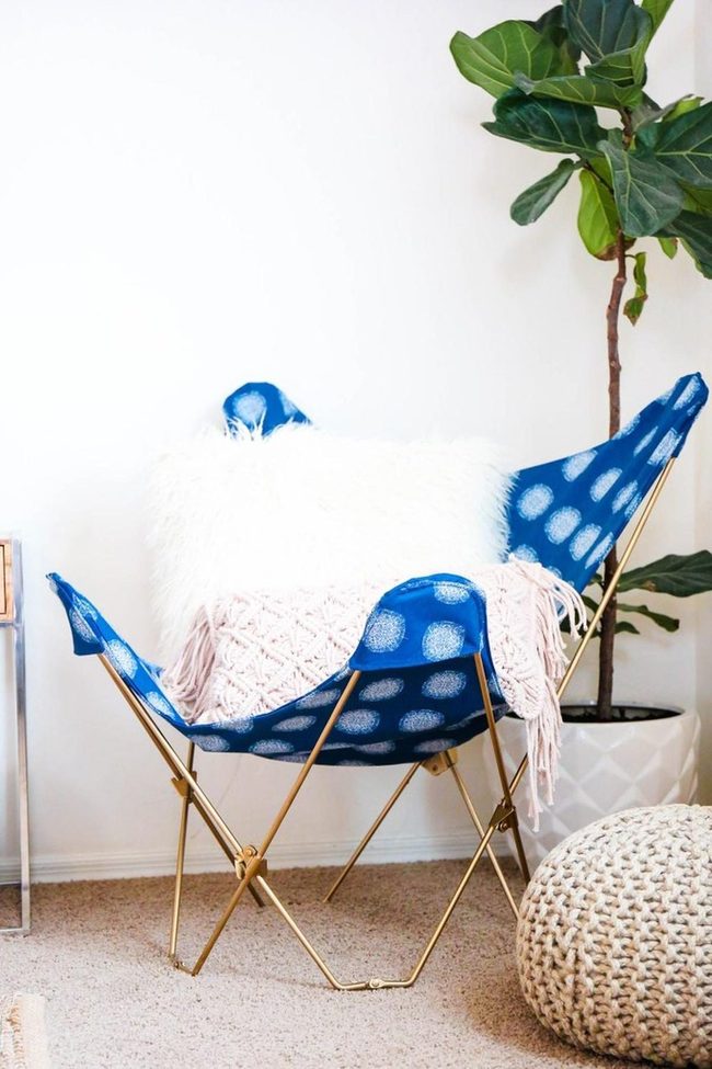Blue Chairs Golden Legs Statement