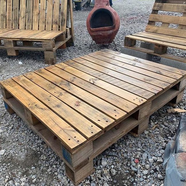 Wooden Pallet Outdoor Table