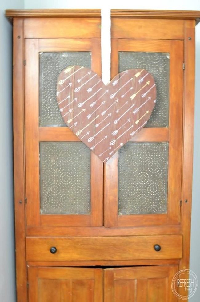 Natural Wood Grain Cabinet Hearts