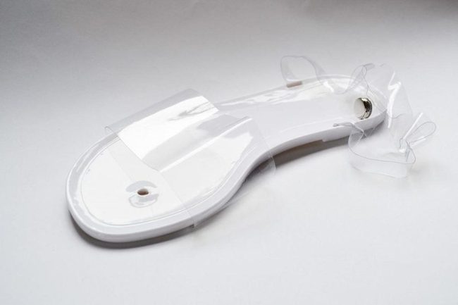White Plastic Curves Shine Minimal