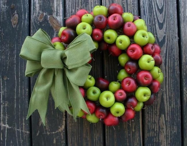 Polished Red And Green Apple Wreath