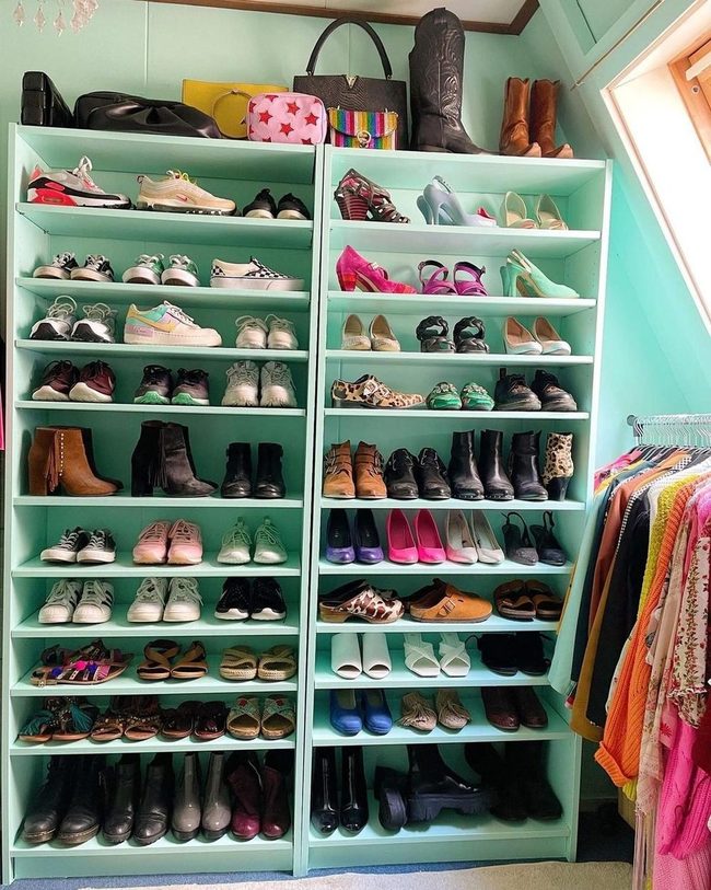 Mint Shelves Shoe Paradise