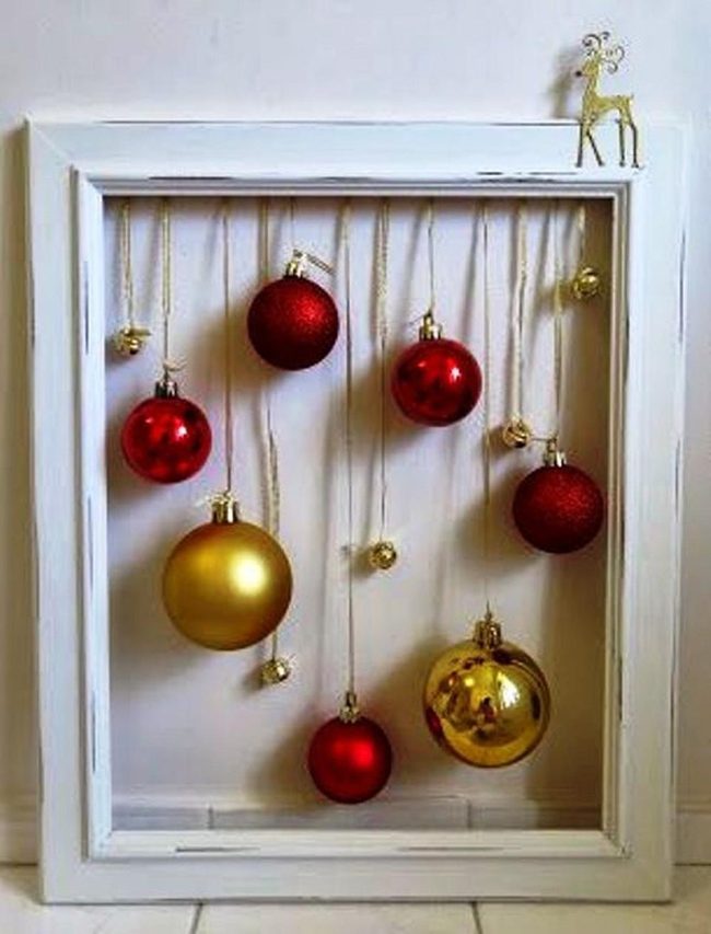 Red Gold Ornaments Float