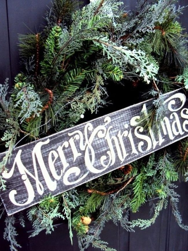 Green Pine Wreath White Frosted Tips