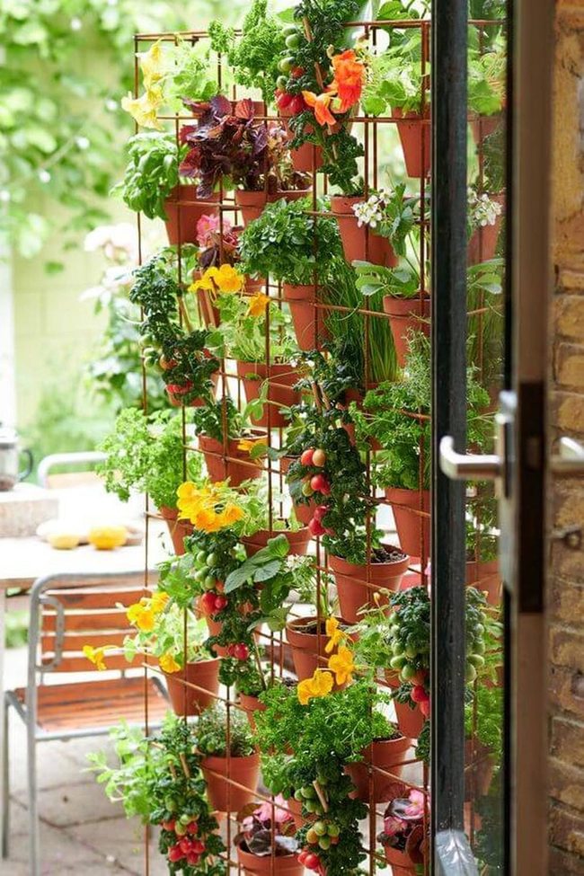 Stacked Pots Vertical Garden