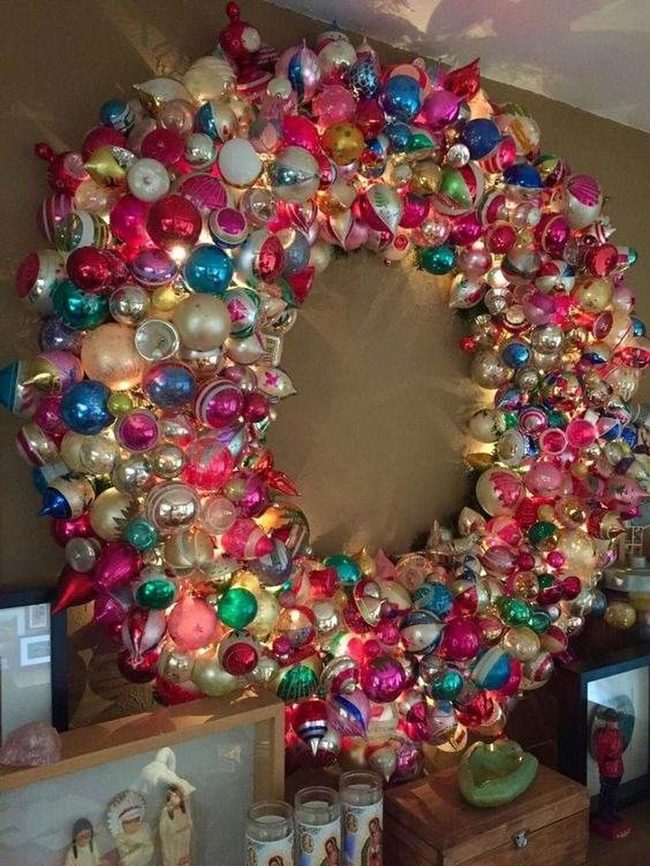 Hanging Ornaments Transform Room Sparkle
