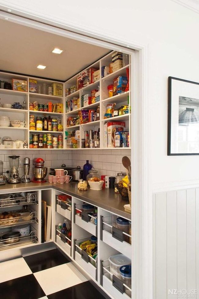 Pull-Out Shelves For Maximum Kitchen Visibility