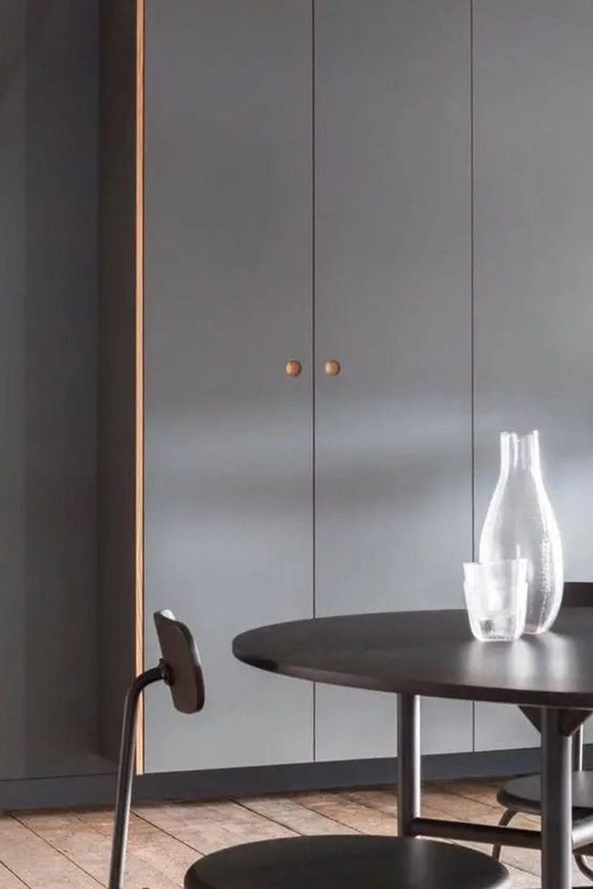 Dark Wood Dining Simplicity