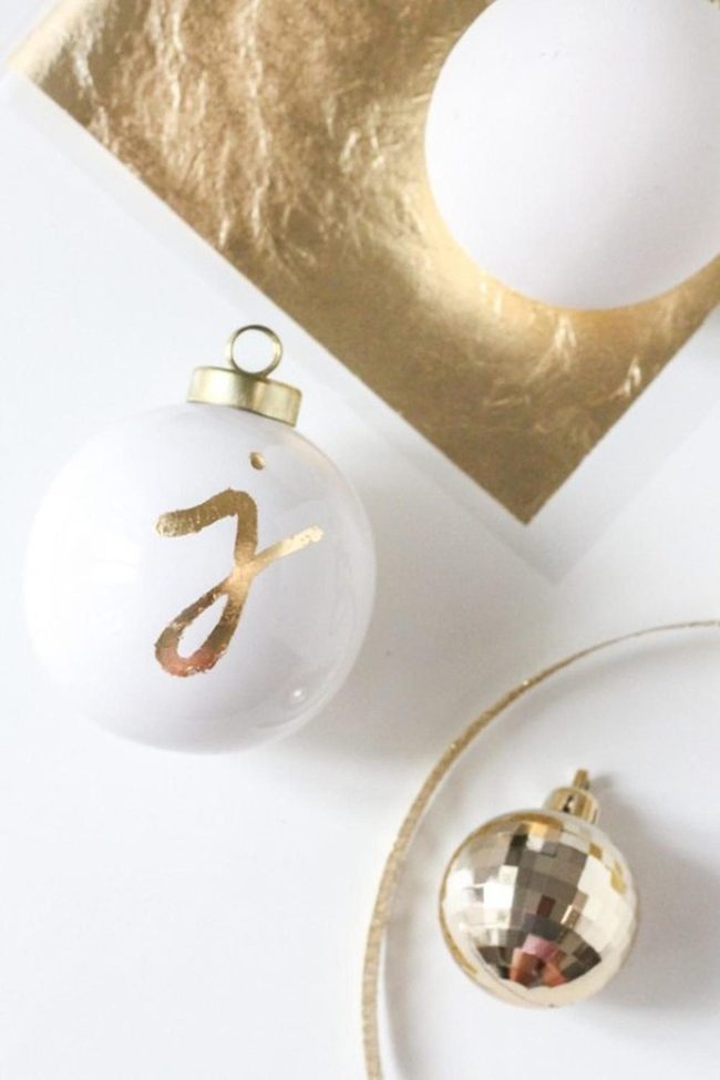White And Gold Ornament Brilliance