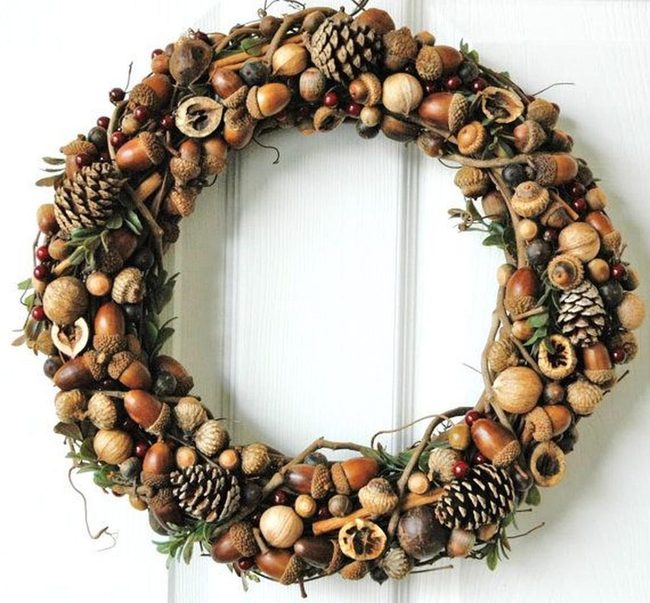 Pinecones And Berries Twisted Vine
