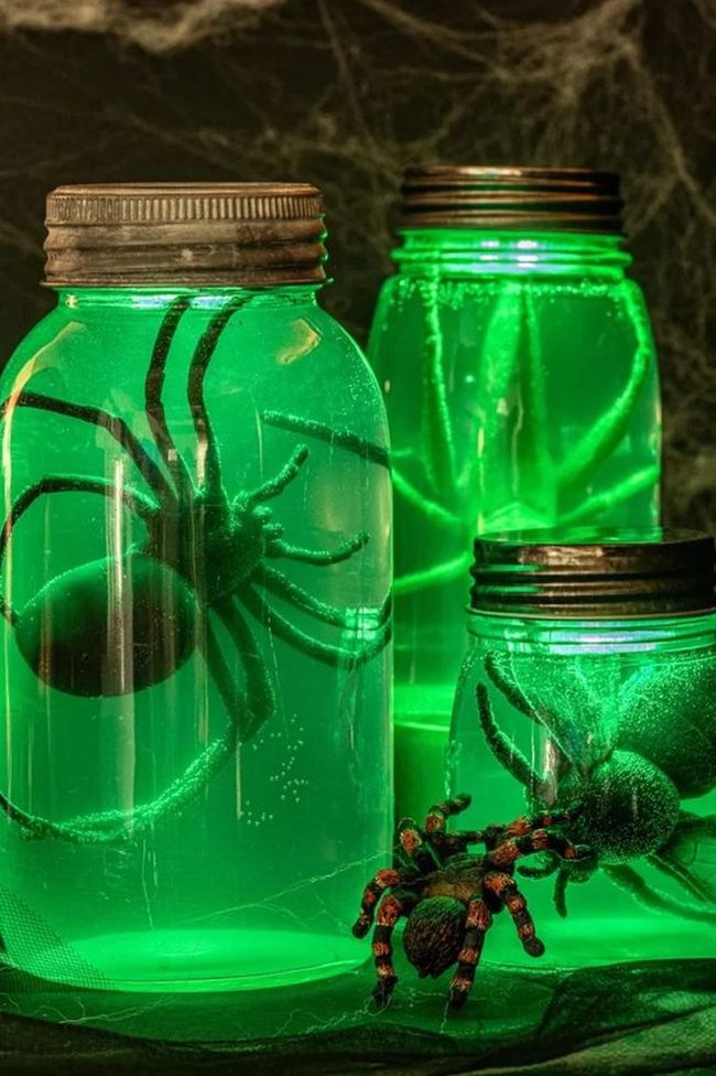 Glowing Spider Jars Halloween