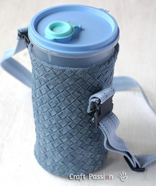Blue Woven Drink Carriers