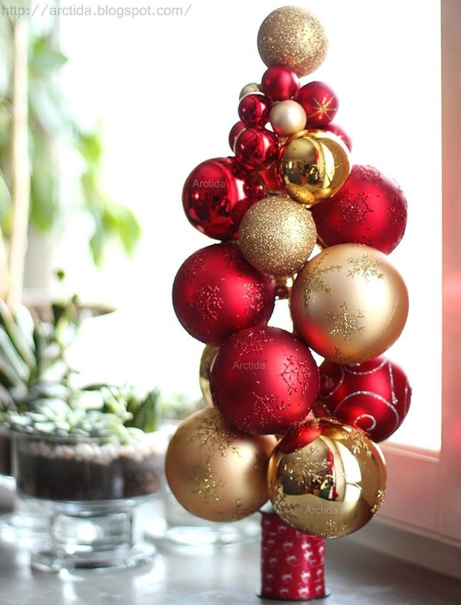 Red Gold Ornaments Mini Trees