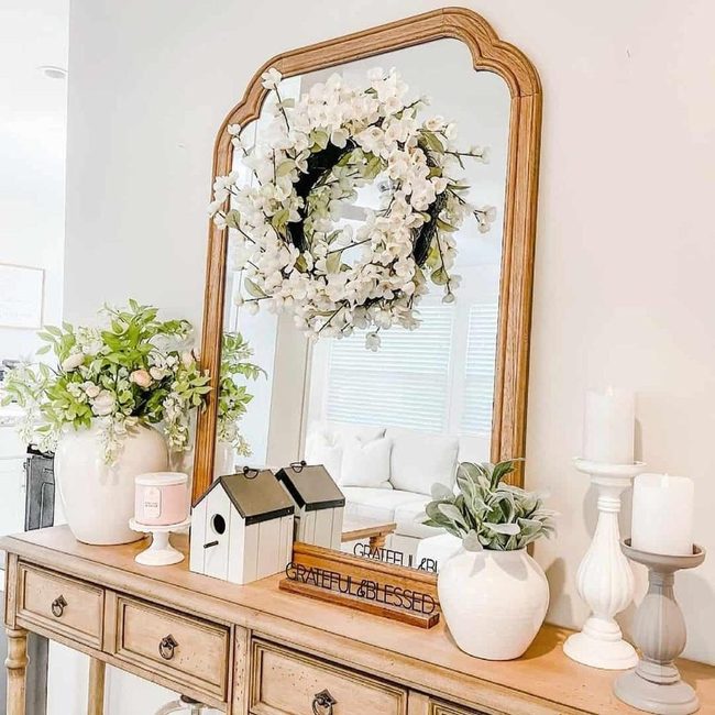 White Flowers Mirror Light