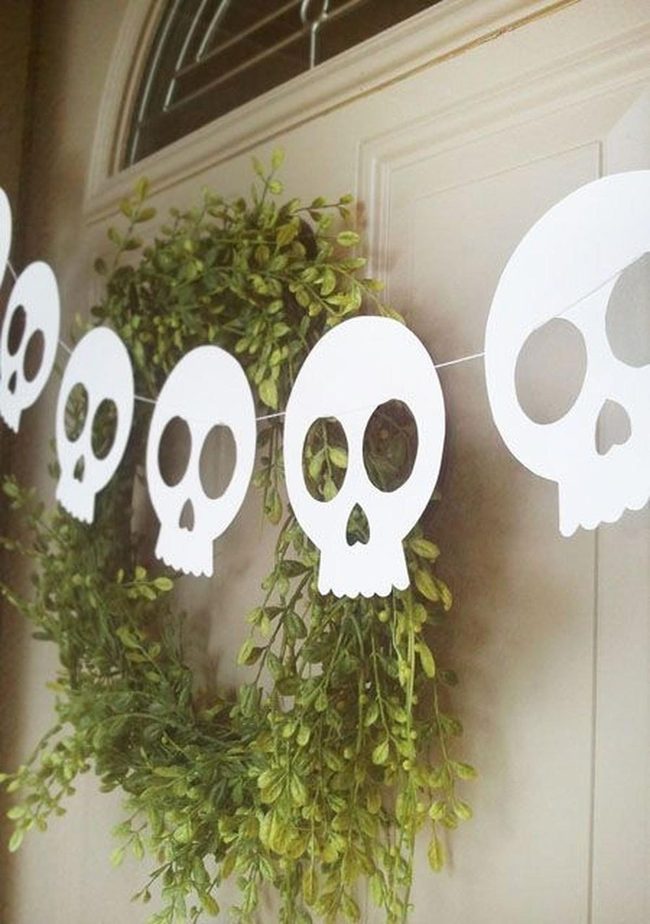 White Skulls Green Wreath