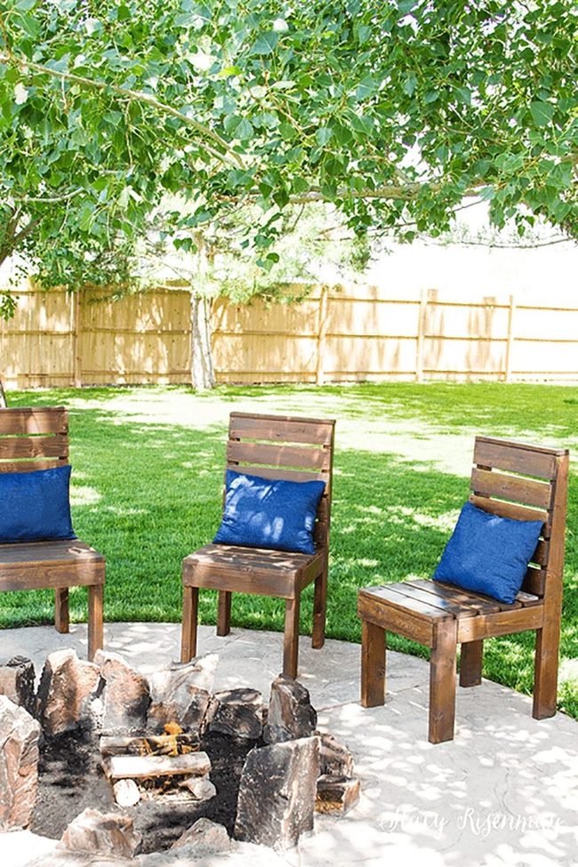 Reclaimed Wood Pallet Chairs