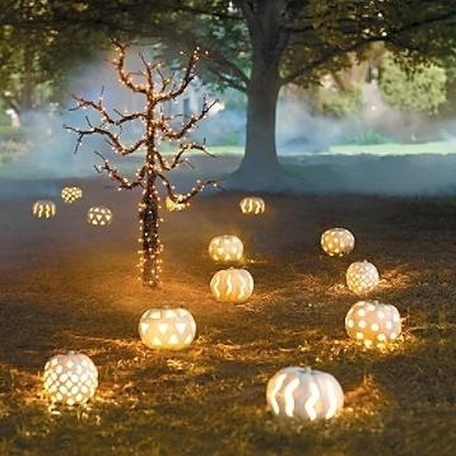 Glowing Jack-O-Lanterns Light Path