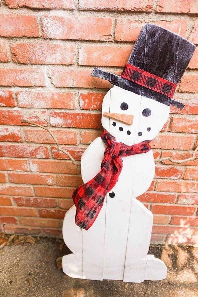 Weathered Wood Pallet Snowman