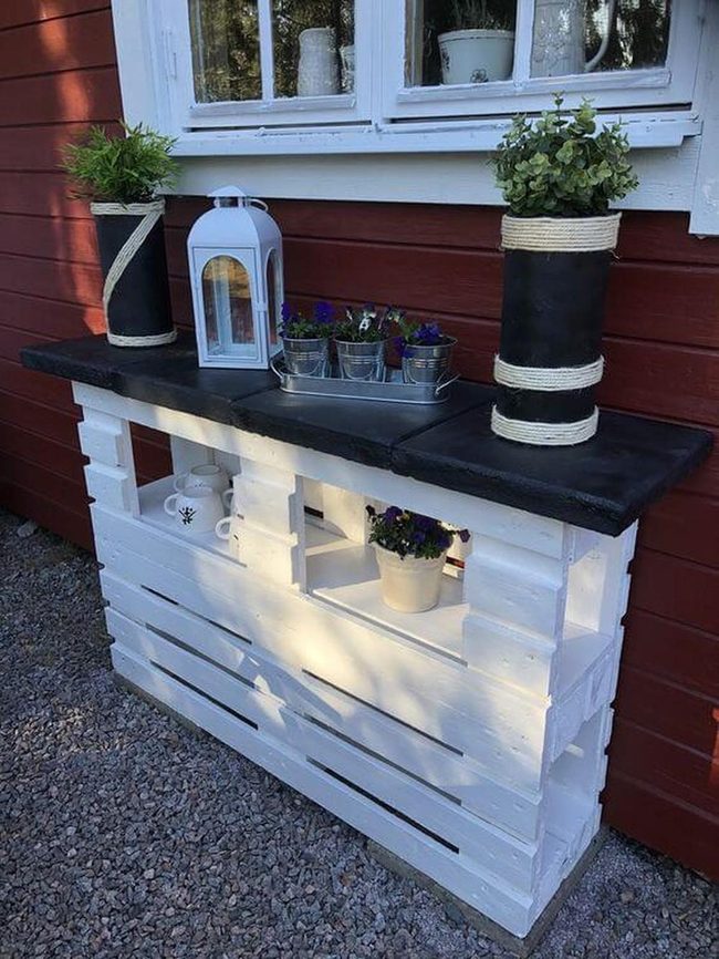 White Pallet Bar With Living Green