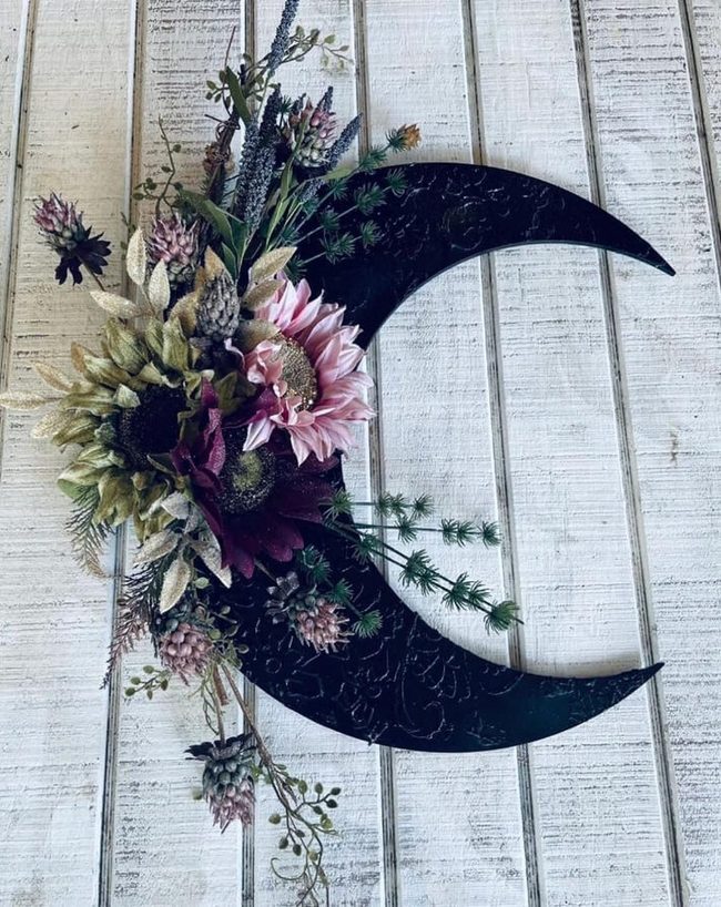 Deep Moon Wreath With Florals
