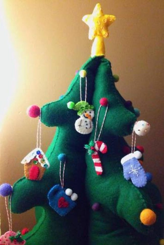 Green Felt Tree With Yellow Star