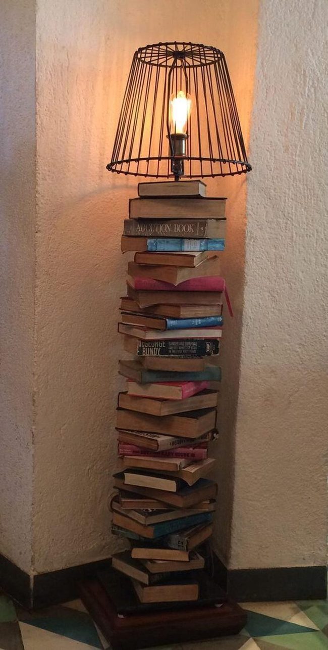 Stacked Books Wire Lamp