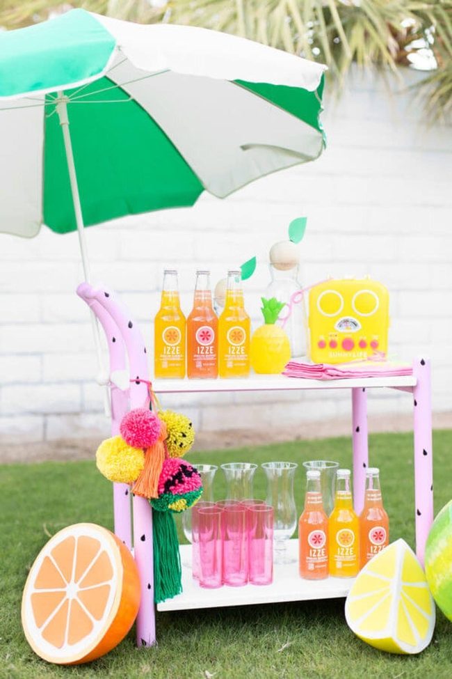 Lemon Oversized Yarn Pom-Poms Stand