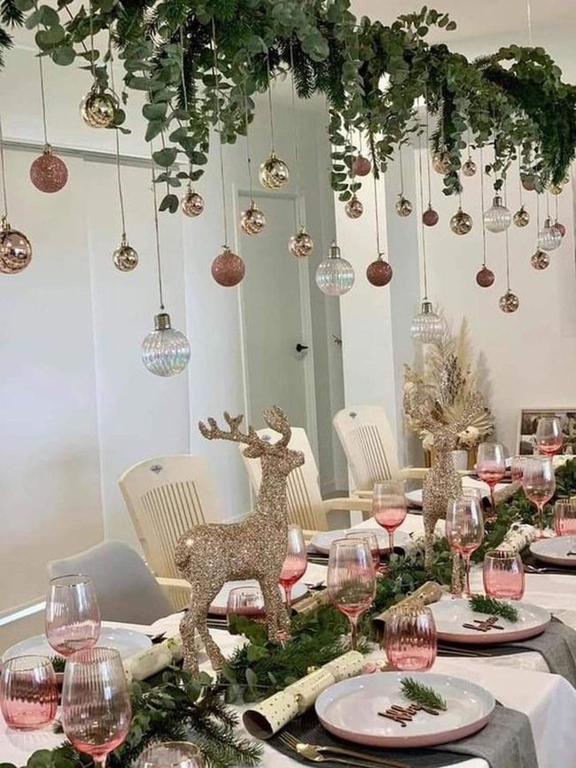 Glitter Reindeer Pine Table