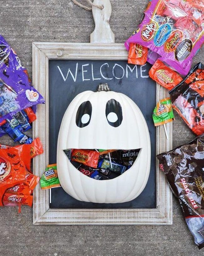 Grinning Pumpkin Ghost Candy Wreath