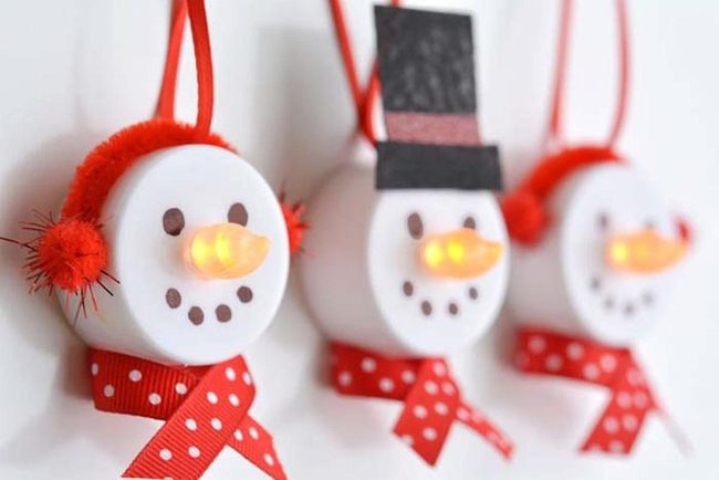 Glowing Snowmen With Tiny Hats