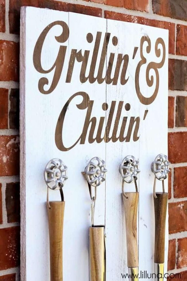 Weathered Wood Bbq Master Sign