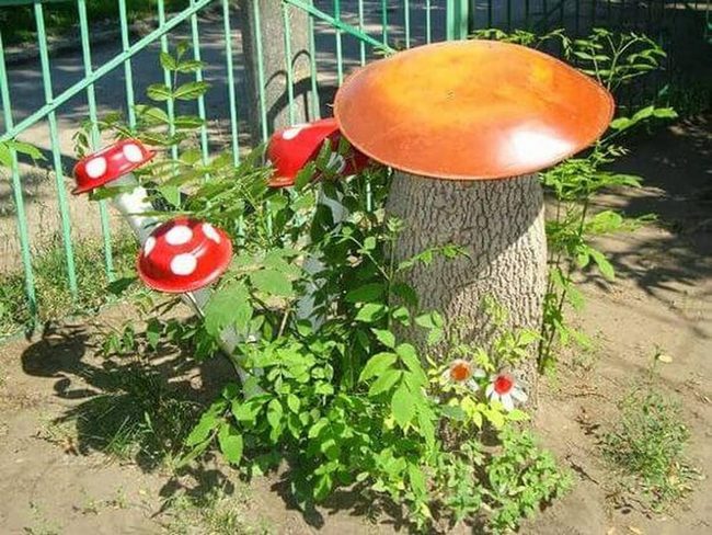 Red And White Mushroom Garden Table