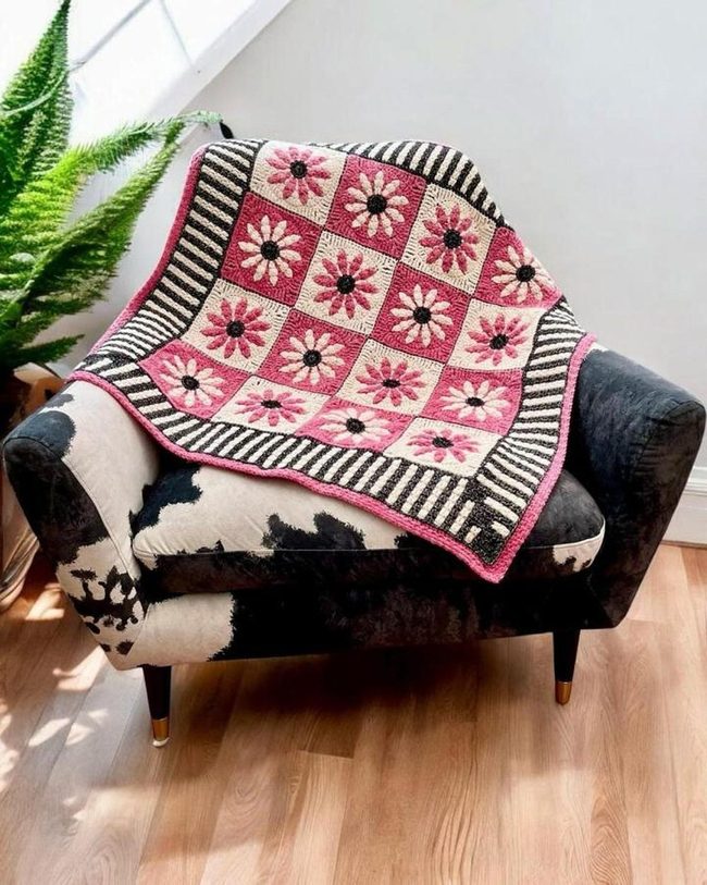 Daisy Squares With Striped Statement Border