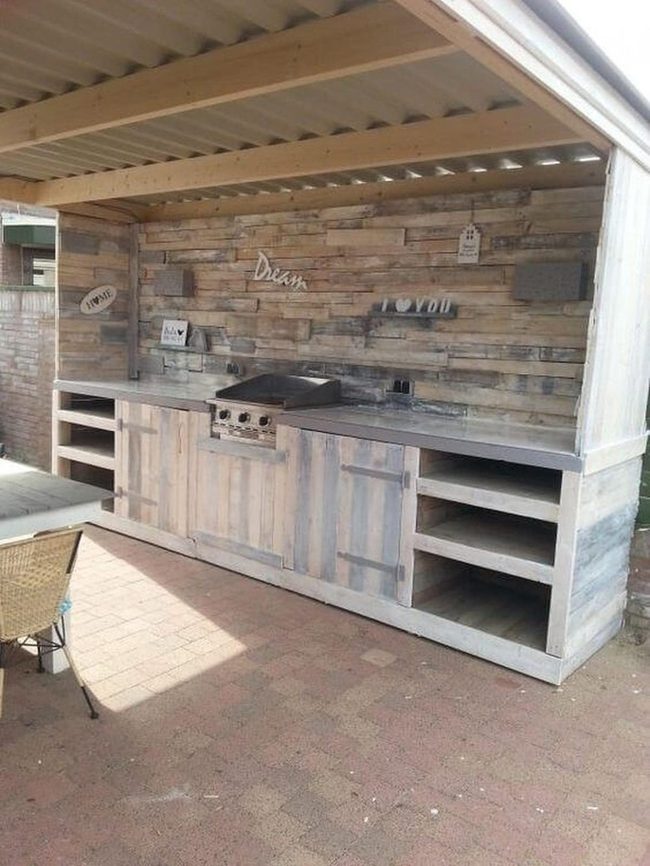 Pallet Wood Backyard Grill Station