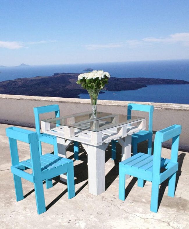 Pale Mediterranean Terrace Dining