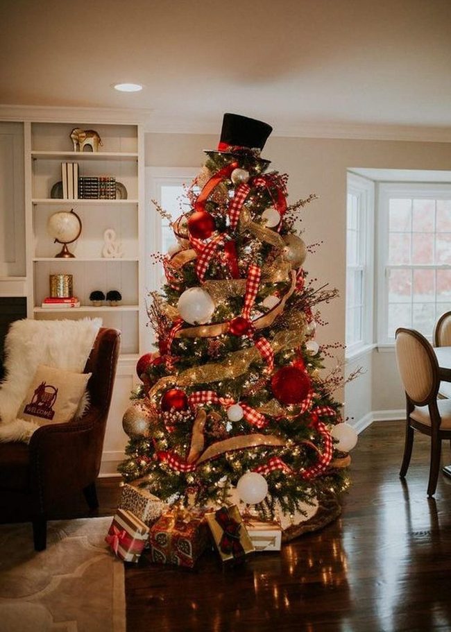 Red And Gold Christmas Tree Elegance
