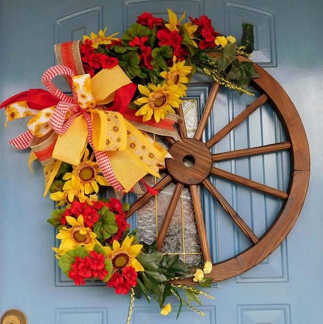 Wagon Wheel Wreath Seasons