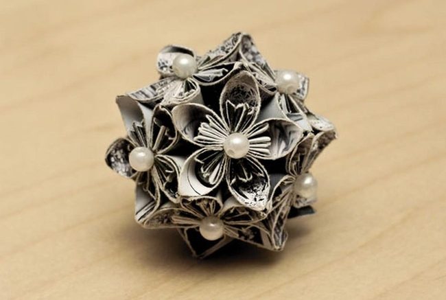 Geometric Paper Spheres With Pearl Centers