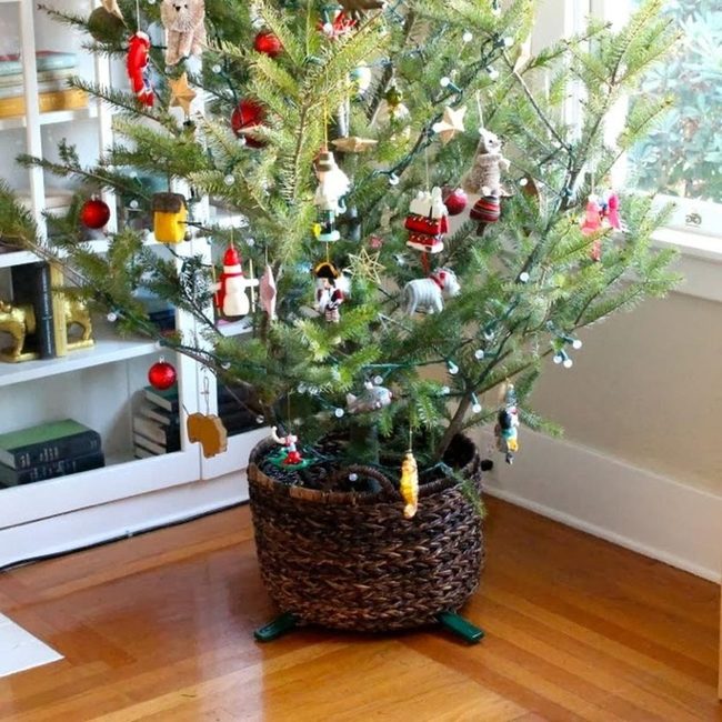 Sunlit Basket Christmas Tree