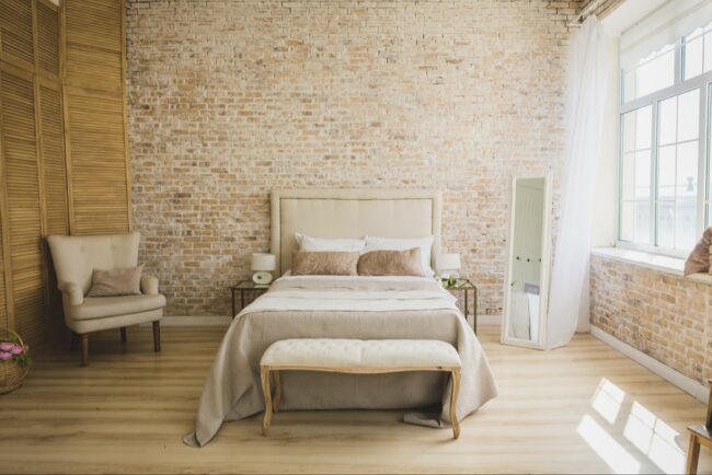 What Are Some Tips For Mixing Minimalist Furniture With Vintage Accessories?